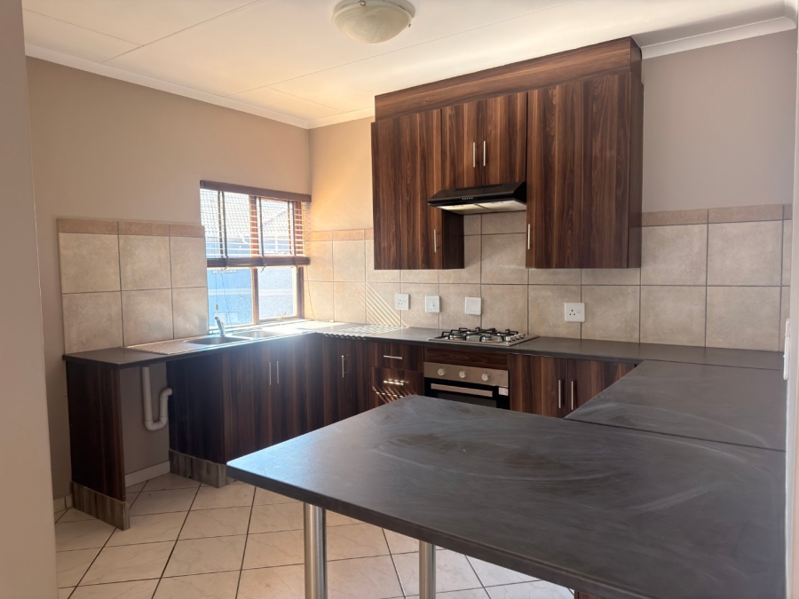 To Let 3 Bedroom Property for Rent in Gateway Manor North West